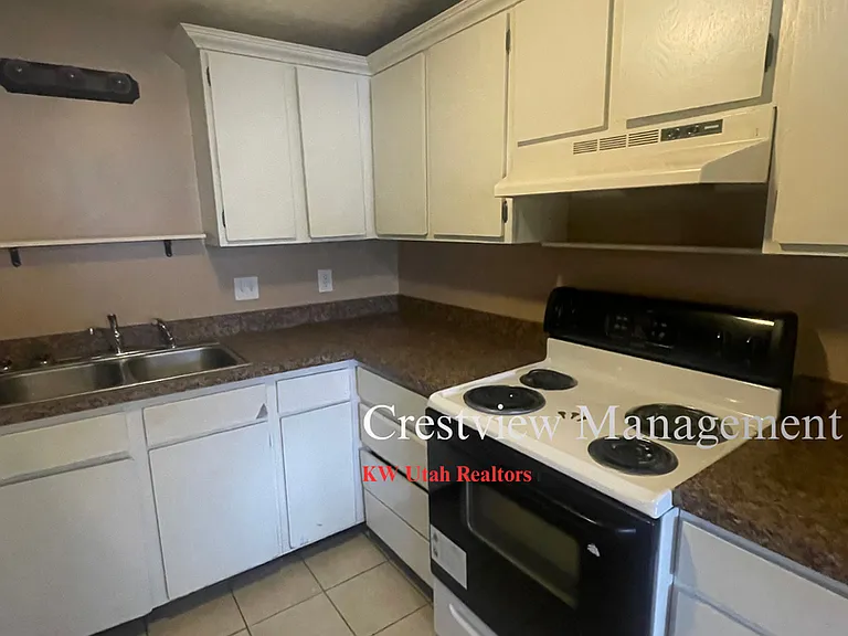 Washington Terrace 8-Plex — Photo 3