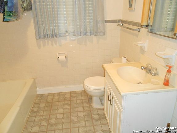 4th image of 2003 Leal St