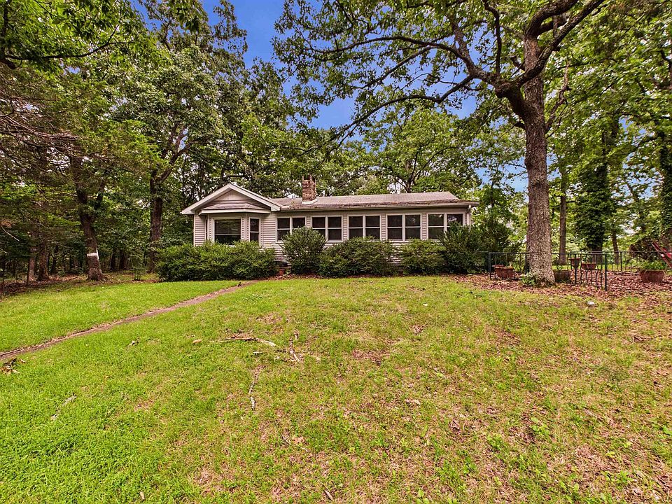 1st image of 692 Shorecrest Dr