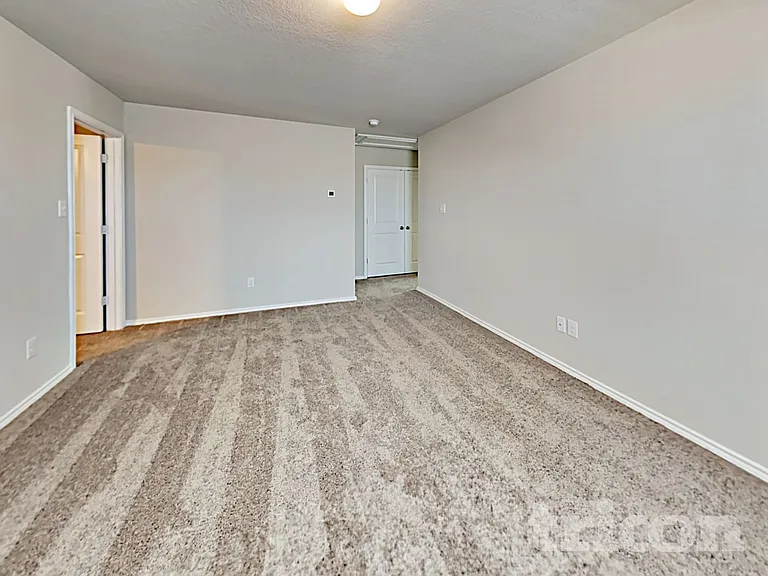 5202 Everett Loop — Photo 18