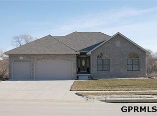 3001 Piney Creek Dr, Elkhorn, NE 68022