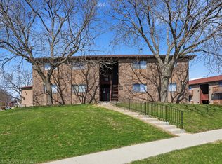 714 Division St #G1-g2, South Elgin, IL