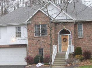2046 Silverdale Dr, Finleyville, PA