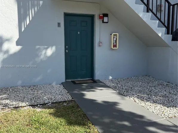 7120 NW 179th St APT 105, Hialeah, FL 33015
