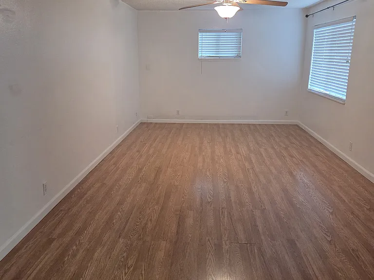 216 Jericho Ave NE — Photo 8