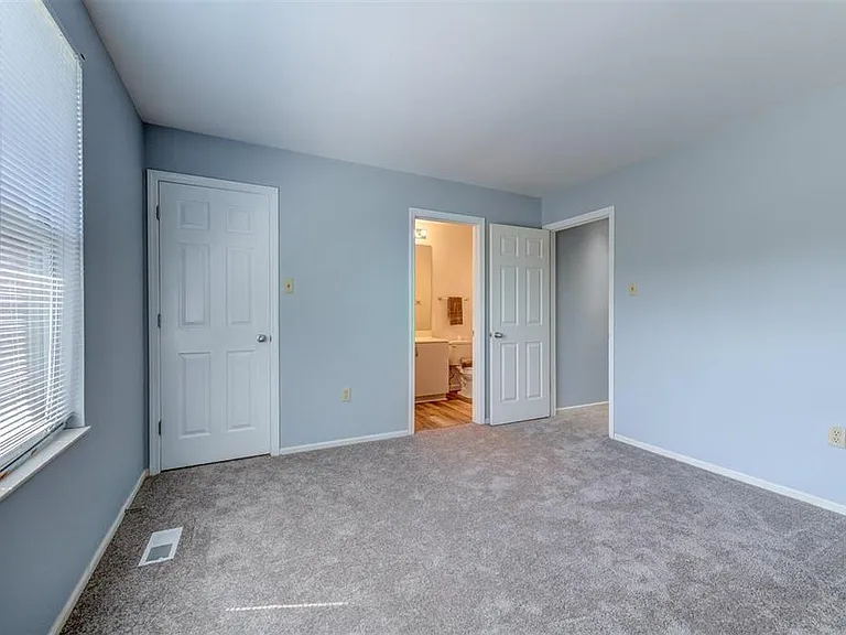 443 N Sarah St — Photo 12