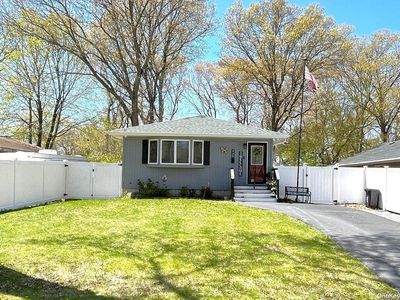 429 W End Avenue, Shirley, NY, 11967