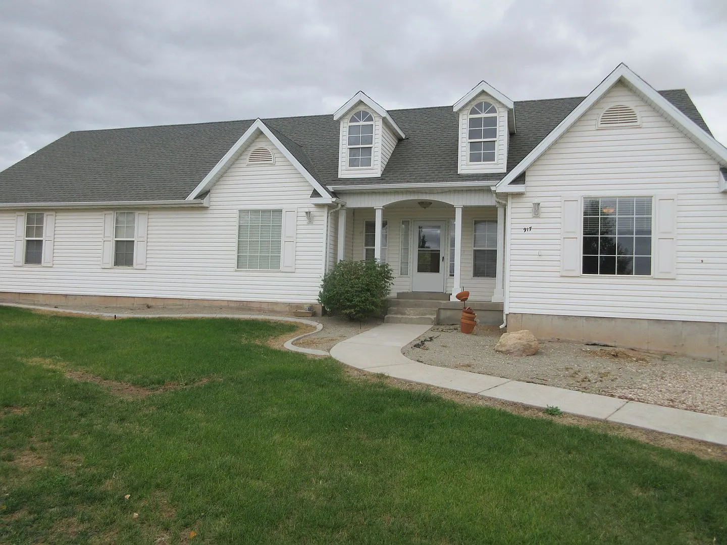 3 bedroom + Office, 2 bath - Single Family Home in Westview Estates — Photo 1