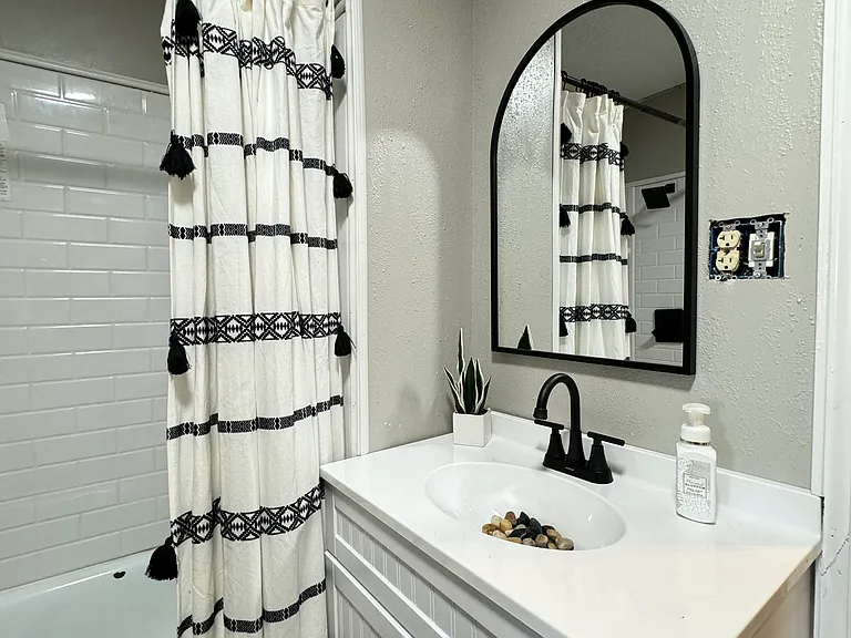 1240 E Walnut St — Photo 25