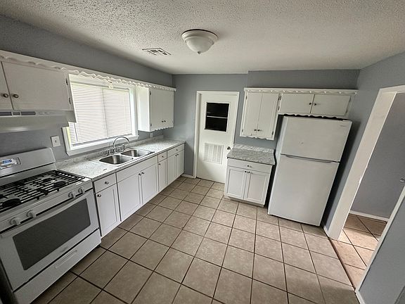 2nd image of 1528 SE 47th Pl