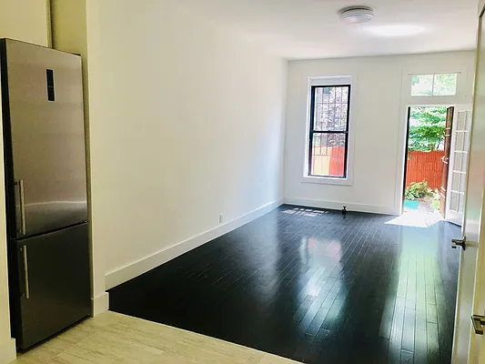 Rented by Dynamik Realty | media 8
