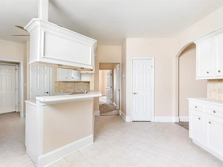 108 Harbour Town Cir — Photo 13