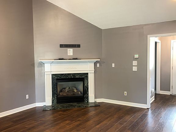 3rd image of 1289 Creekview Dr