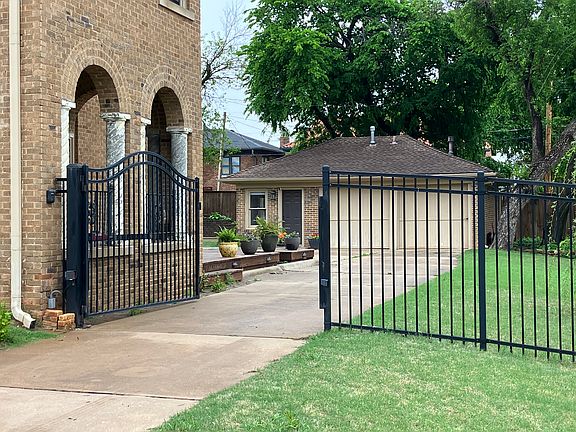 Enjoy peaceful and secure living in this ideal spot between the State Capital and the OUHSC Campus, and just minutes away from center city restaurants, entertainment and recreational venues and the Oklahoma River