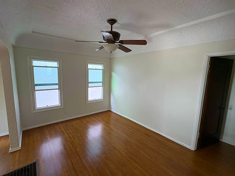 3022 Farmdale Ave — Photo 7