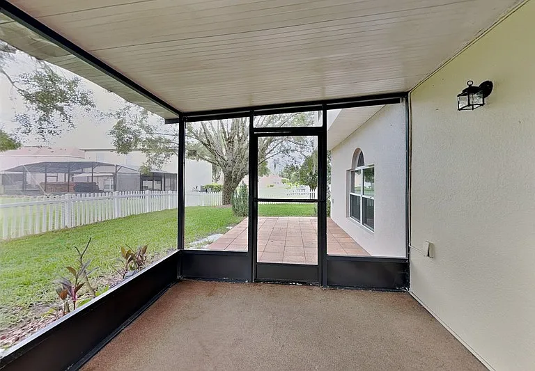 1952 Alambra Cir — Photo 3