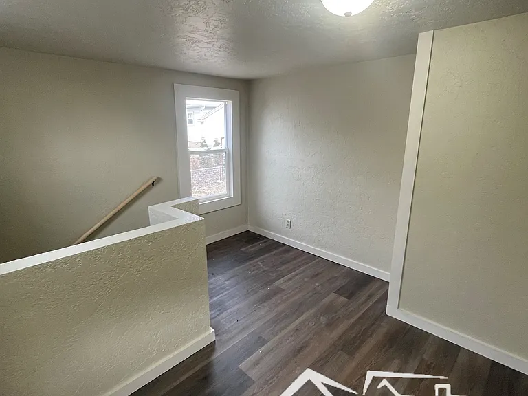 904 W 8th Ave — Photo 17