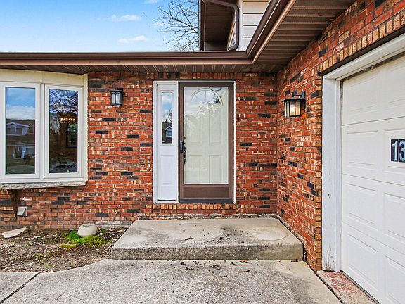 4th image of 1379 Leeward Rd