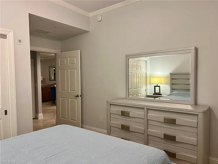 5068 Annunciation Cir #209 — Photo 40