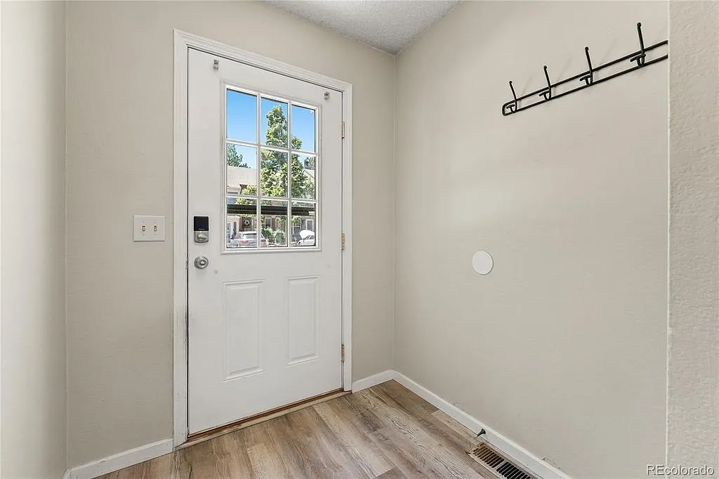 2 bed, 2.5 bath, 1510 sqft, $2,100 — Photo 3