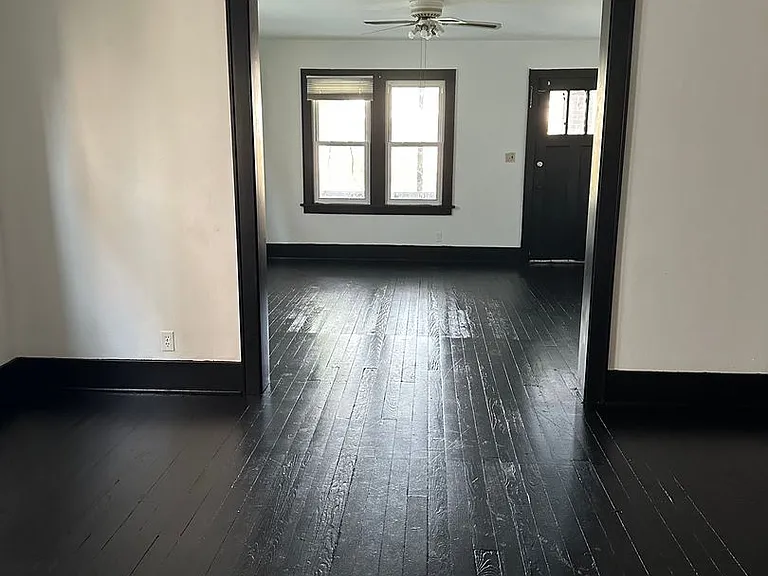 1413 Wellesley Ave — Photo 2