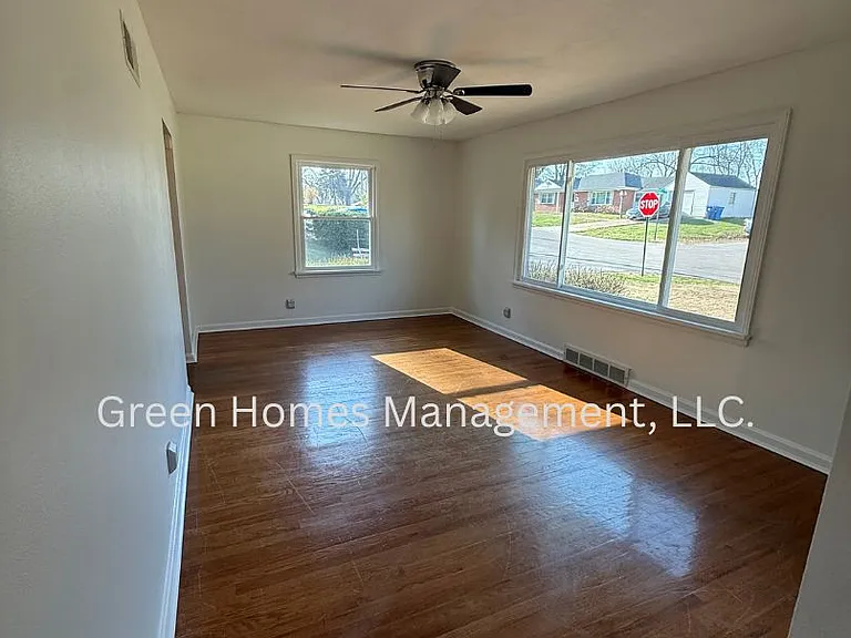895 Harrison St — Photo 3