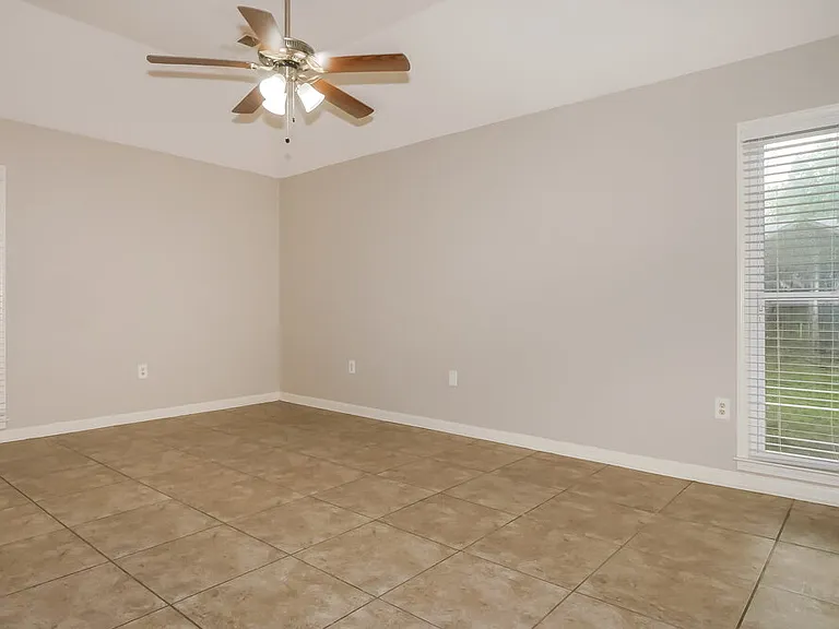 965 Hunters Point Dr — Photo 9