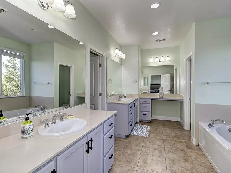 5654 Saratoga Cir — Photo 16