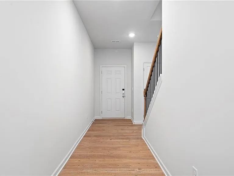 785 Summerwood Ln — Photo 5
