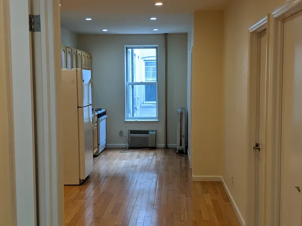 247 Wadsworth Avenue image 5 of 6