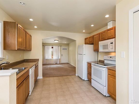 5th image of 204 S Cambrian Ave