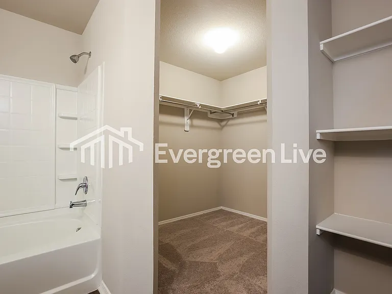 1067 Huntington Dr — Photo 5