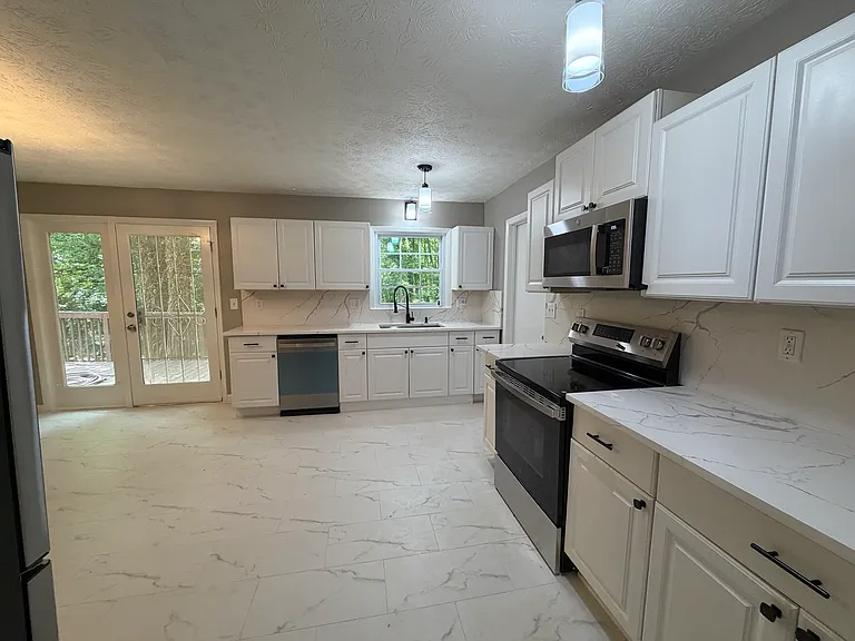 595 Sheppard Rd — Photo 3
