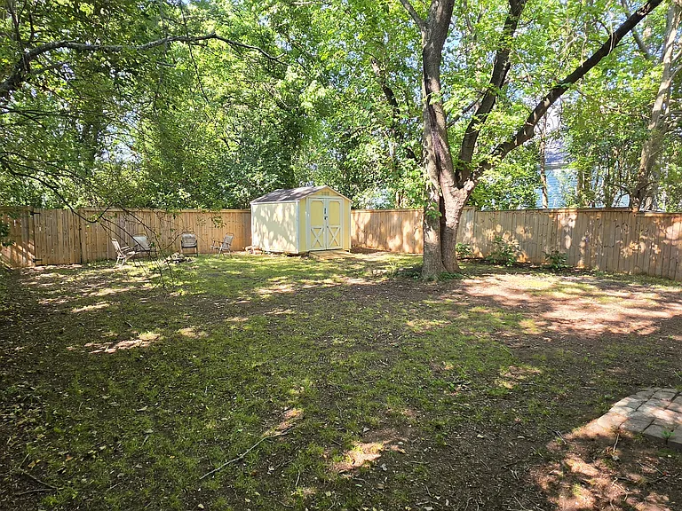 813 E Davie St — Photo 5