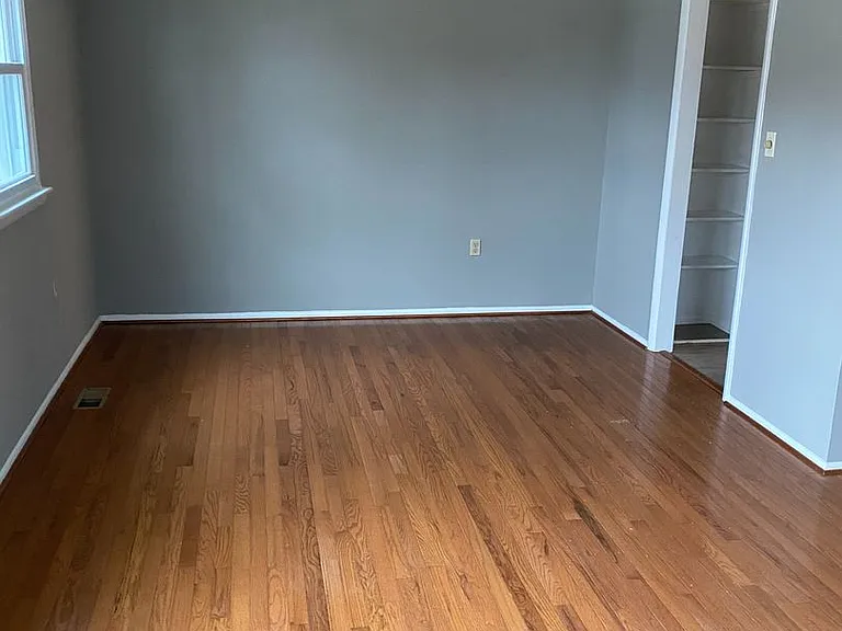464 Worthington Rd — Photo 2