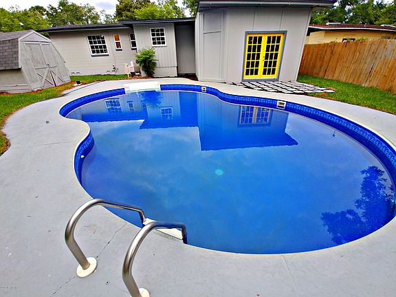 2nd image of 1216 Skye Dr E