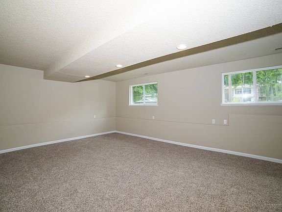 5th image of 4002 107th Pl NE