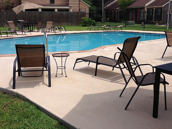 3rd image of 101 Williamsburg Cir #101A