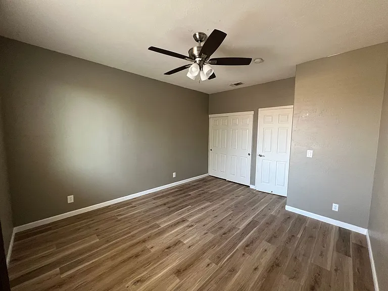 3156 N Applegate Ave — Photo 18