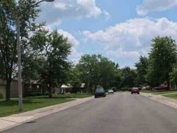 Exterior Neighborhood (street photo)