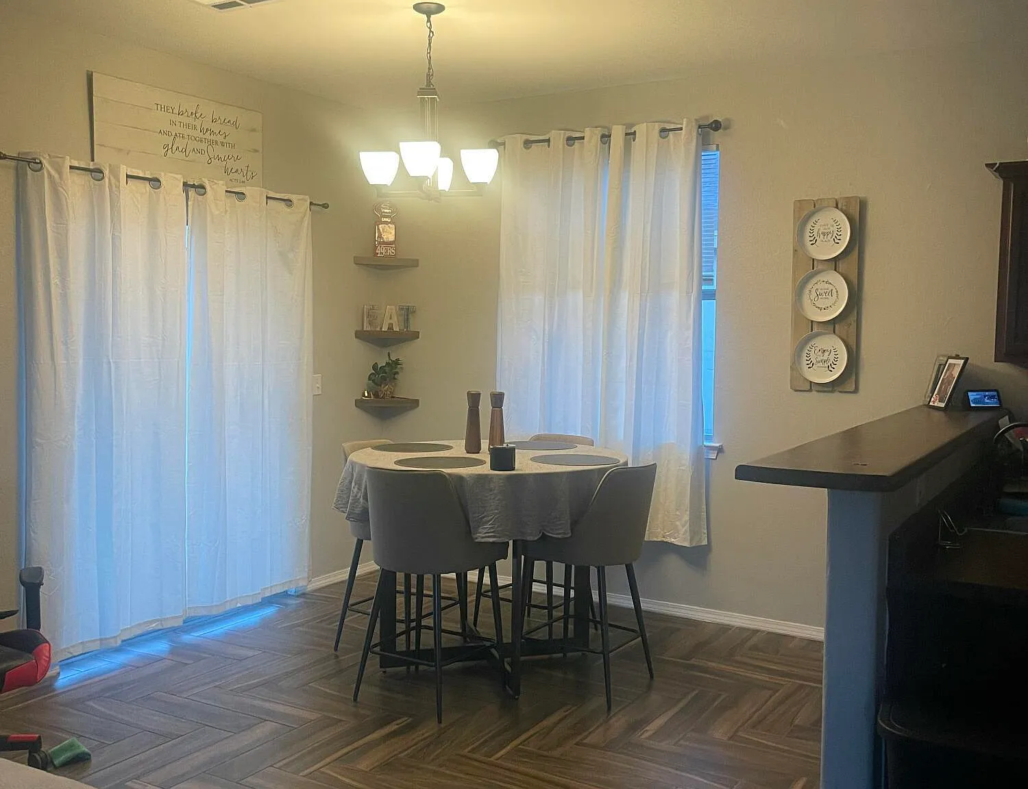 3 bed, 2.5 bath, 1407 sqft, $1,800 — Photo 4
