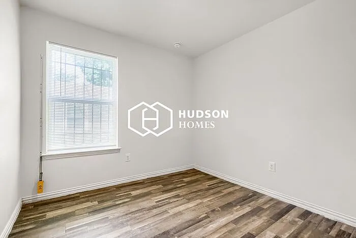 547 Dorie St — Photo 10