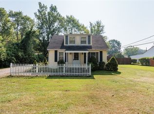 6427 Mackenzie Rd, North Olmsted, OH 44070