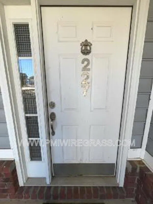 3 bed, 2.5 bath, 1664 sqft, $1,650 — Photo 2