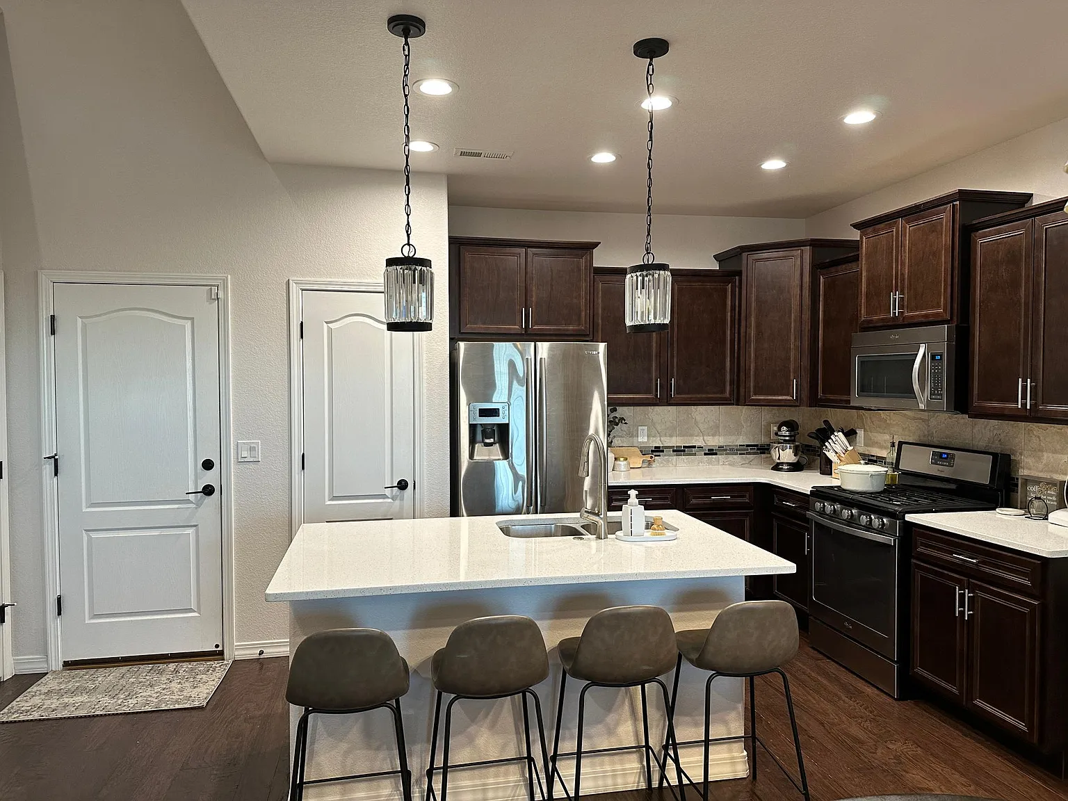 2 bed, 2.5 bath, 1333 sqft, $2,400 — Photo 4