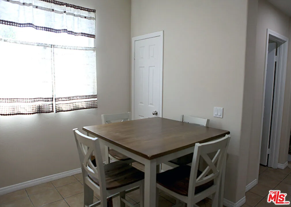 3 bed, 3.0 bath, 1932 sqft, $3,450 — Photo 4