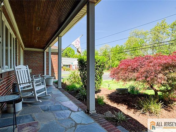 3rd image of 14 Taylor Dr