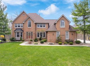 2594 Canyon Creek Dr, Hinckley, OH 44233