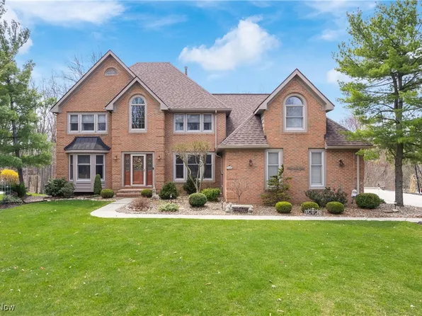 2594 Canyon Creek Dr, Hinckley, OH 44233