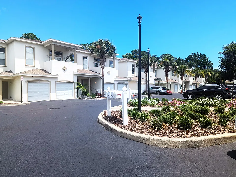 Devon Circle Apartments